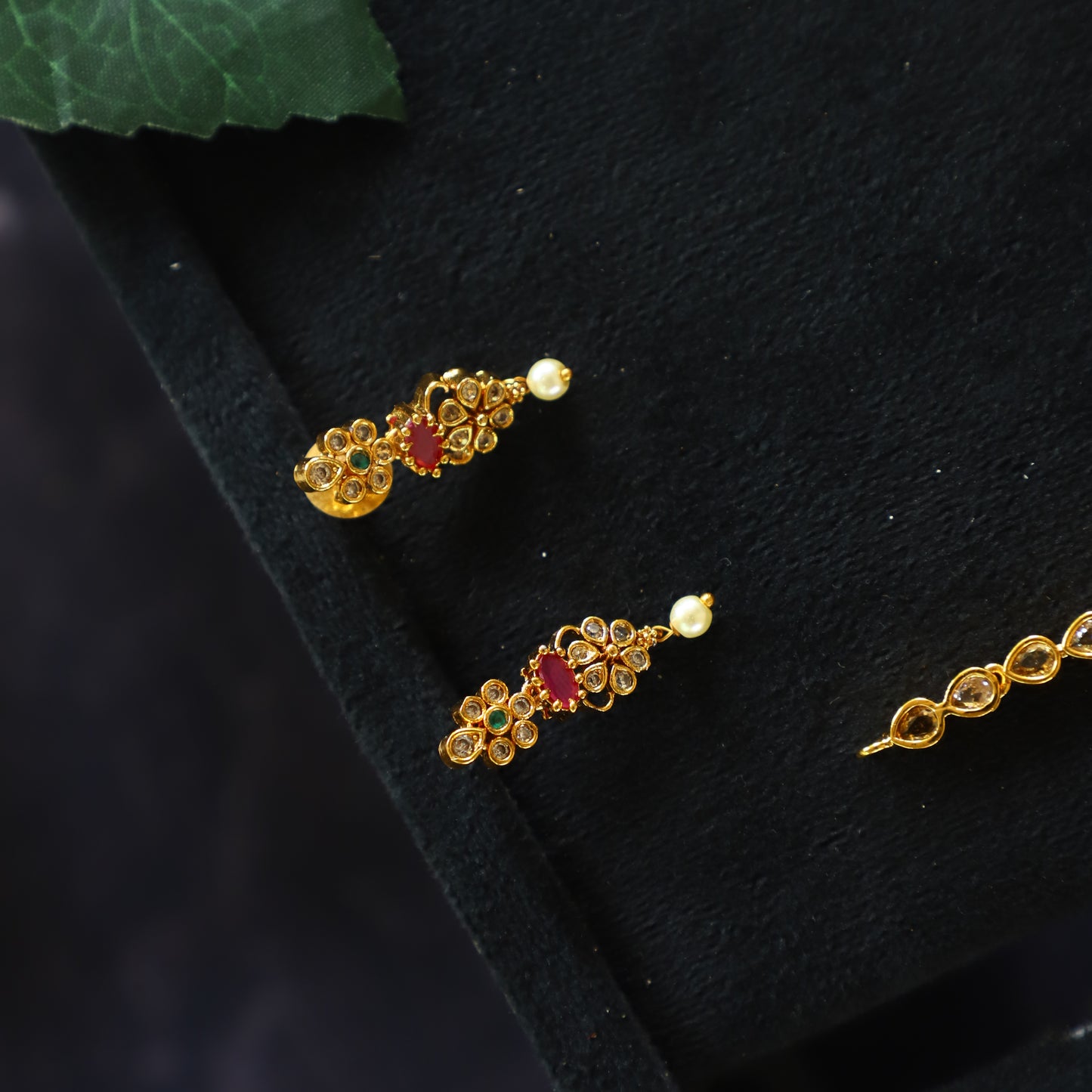 MATTA FINISH NECKPIECE