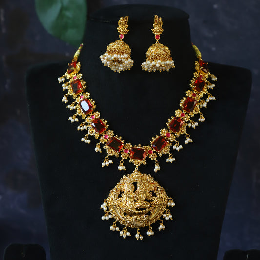 ELEGANT NECKPIECE