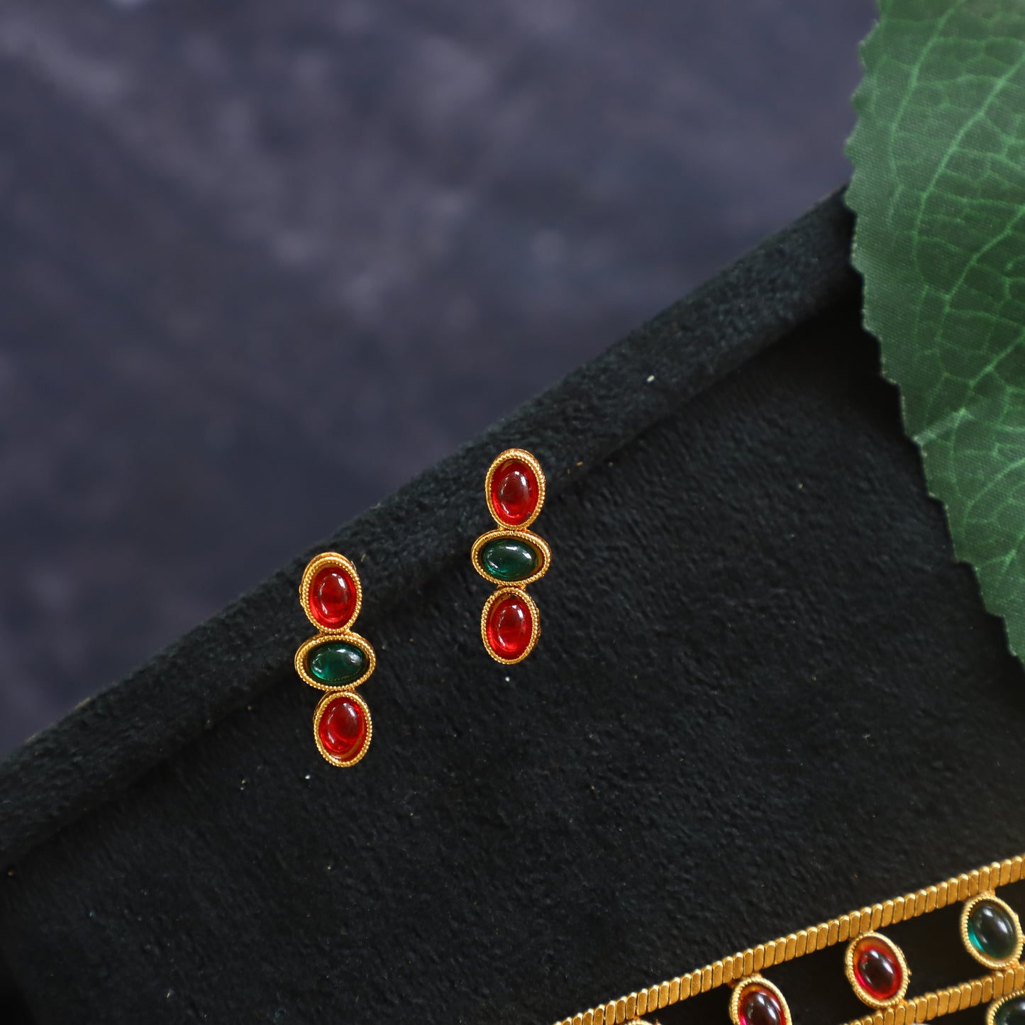 DOUABLE LINE NECKPIECE