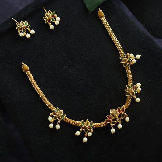 EMBOSSED CHOCKER NECKPIECE