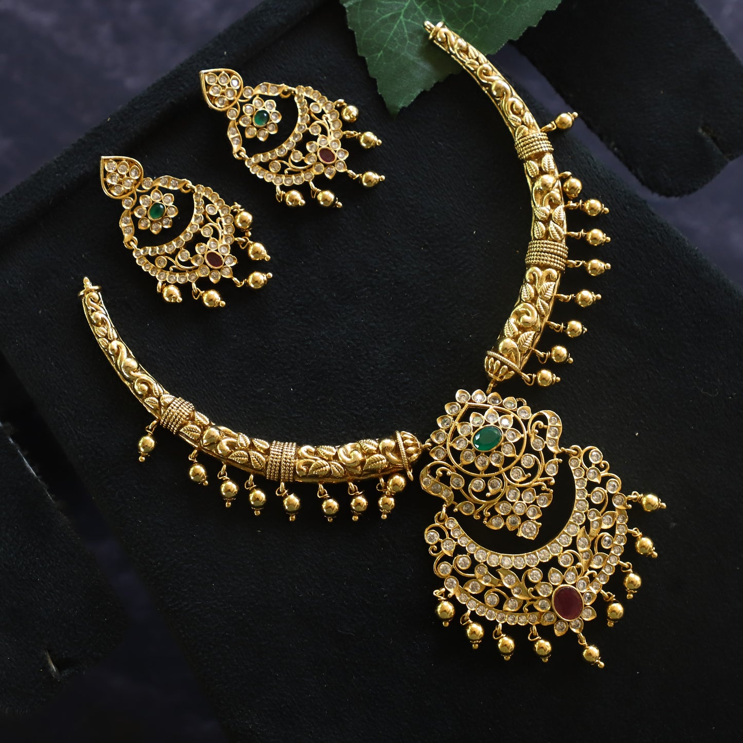 ARLO NECKPIECE