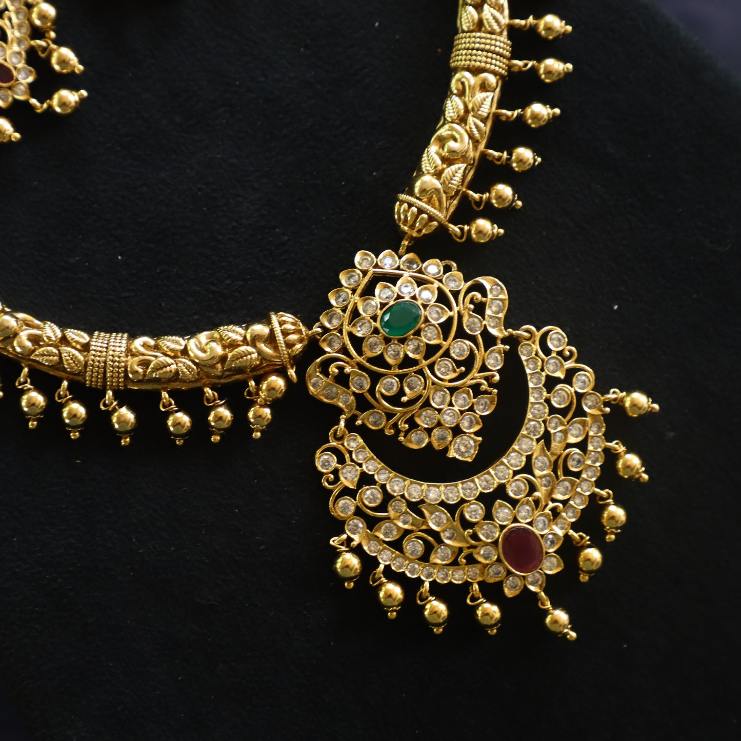 ARLO NECKPIECE