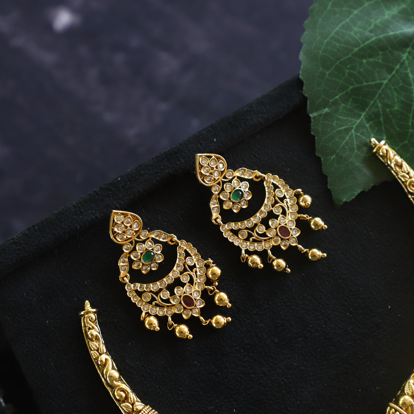 ARLO NECKPIECE