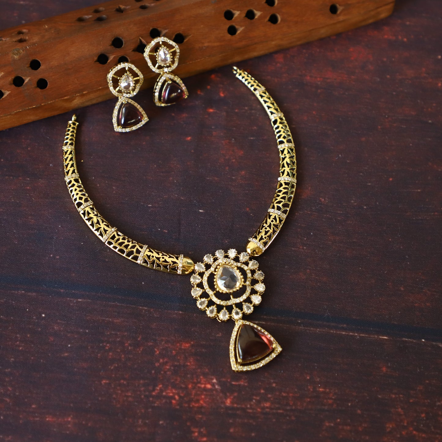MANJU WARRIER NECKLACE
