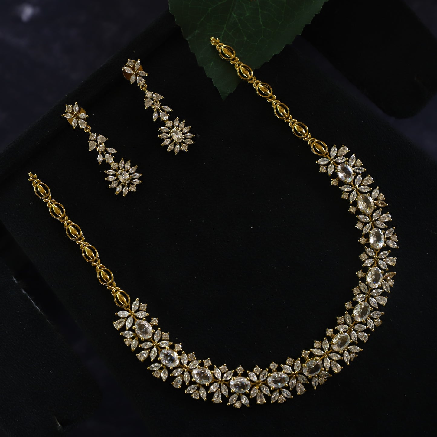 FANCY NECKPIECE