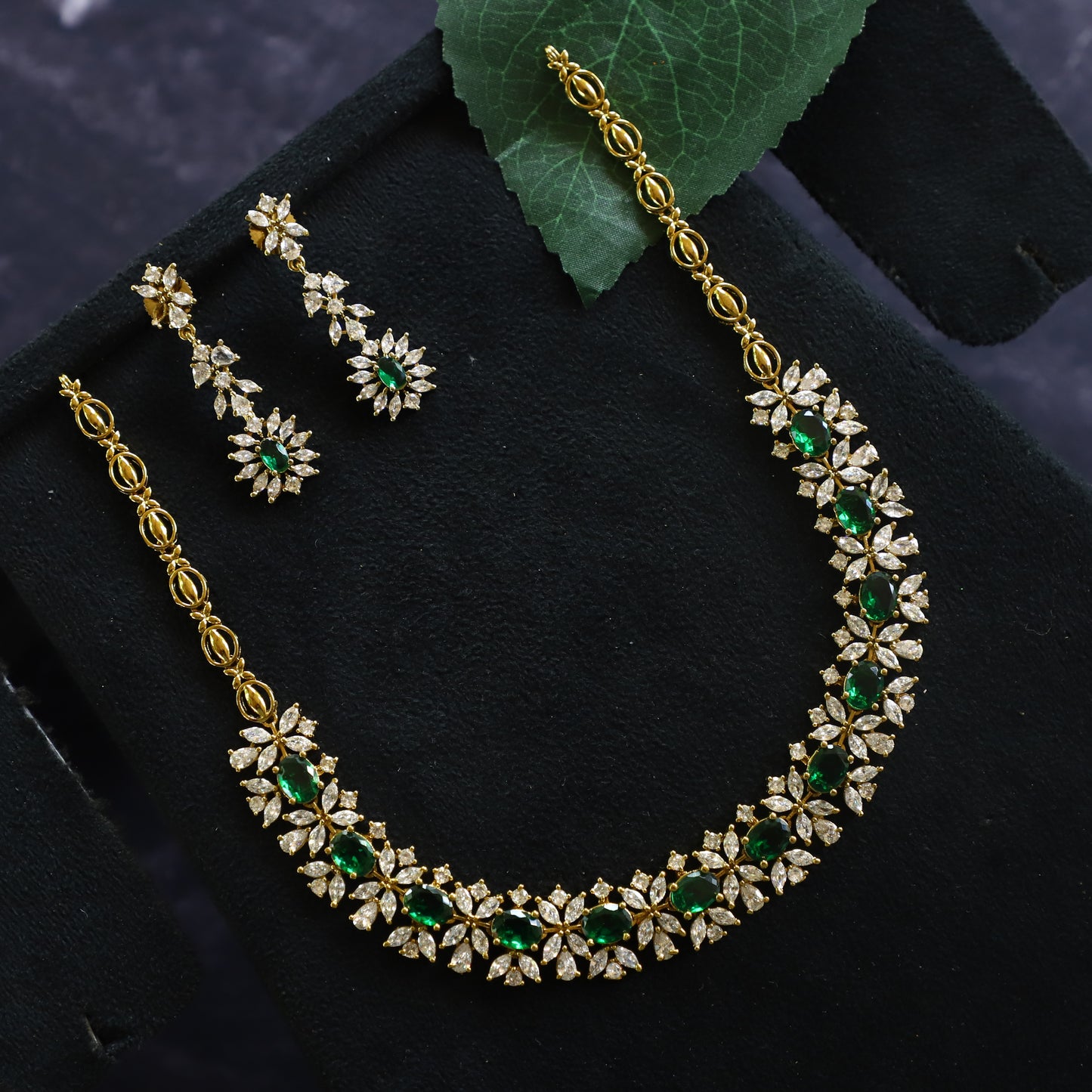 FANCY NECKPIECE