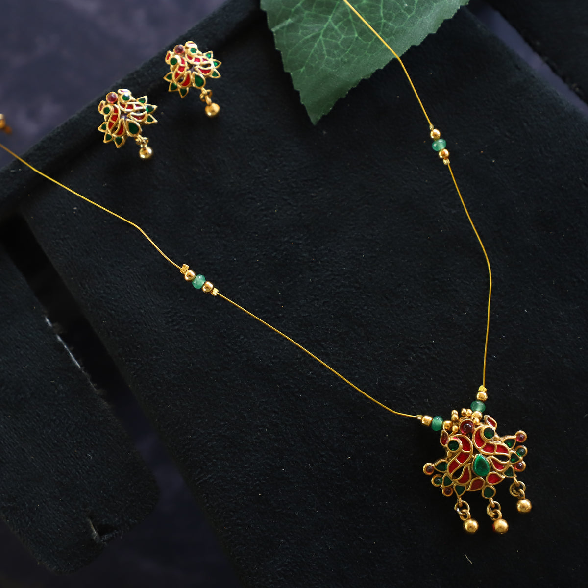 PEACOCK INVISIBLE CHAIN