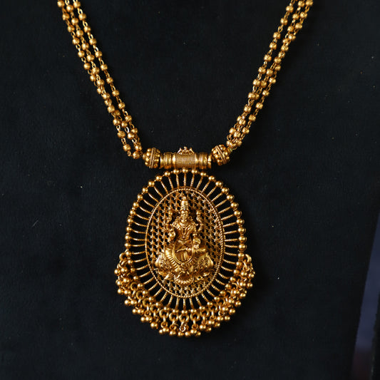 SNOWY NECKPIECE