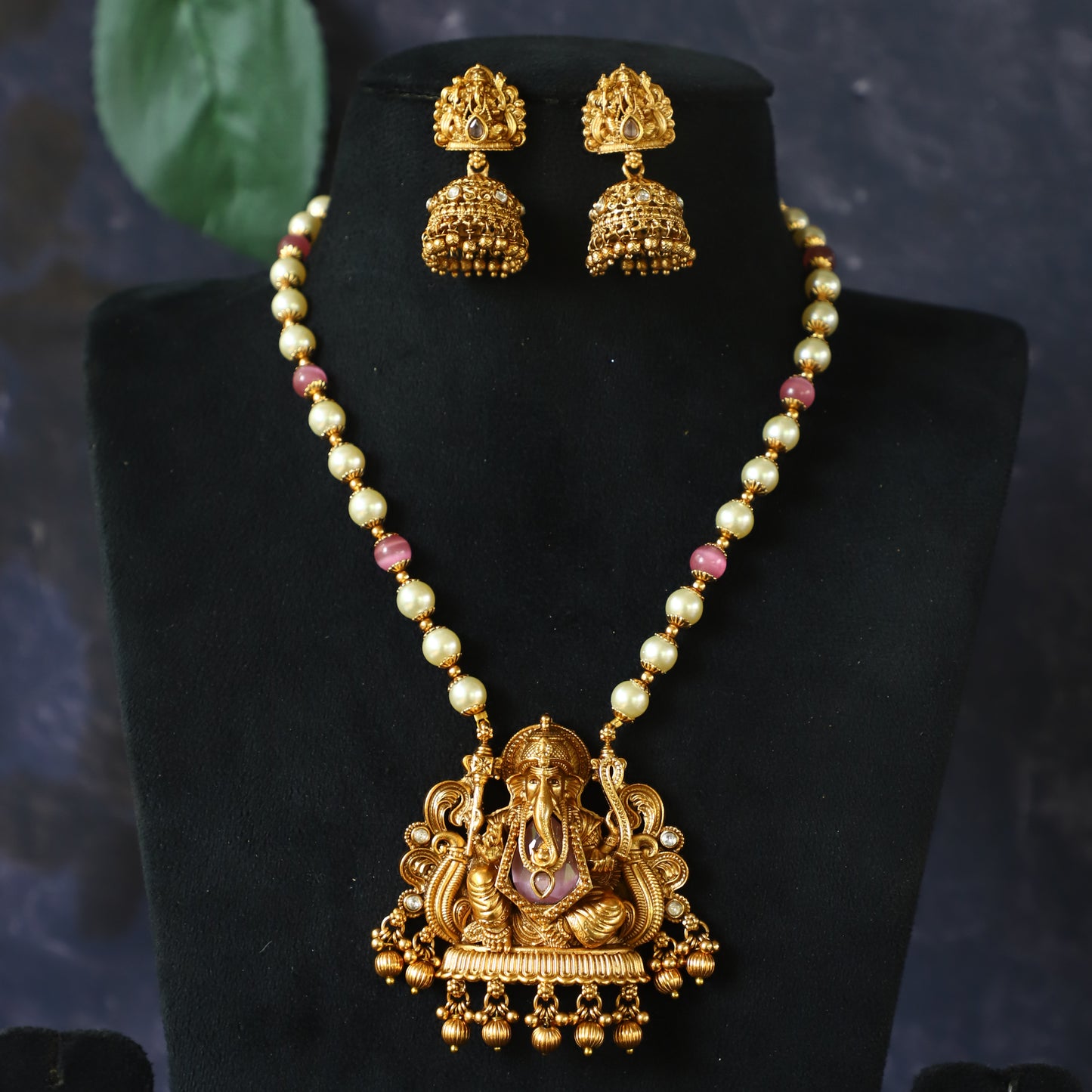 LOUIE NECKPIECE