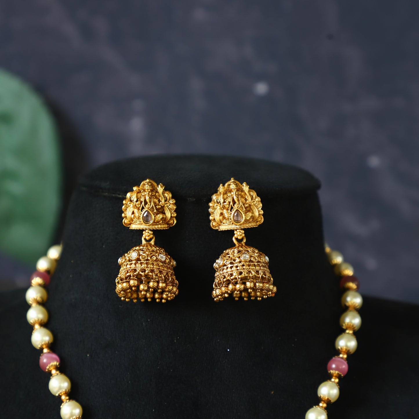 LOUIE NECKPIECE