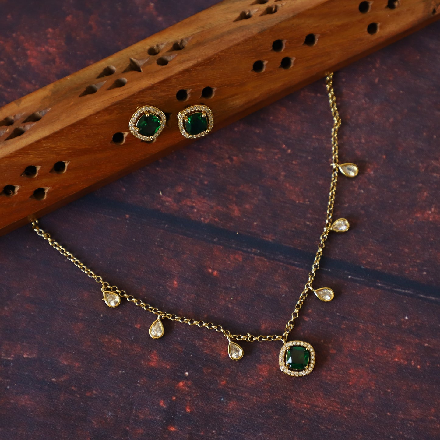 DRIZZLE NECKPIECE