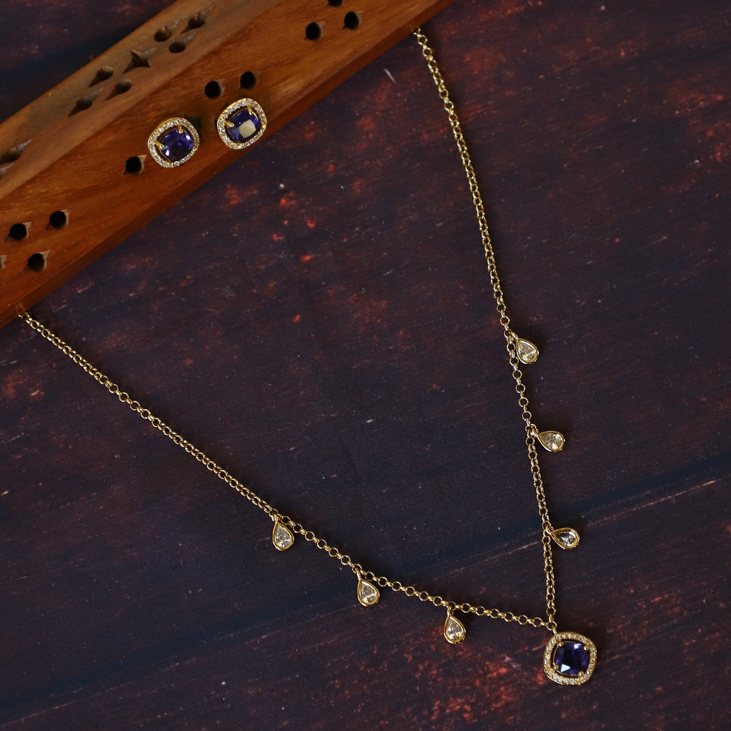 DRIZZLE NECKPIECE
