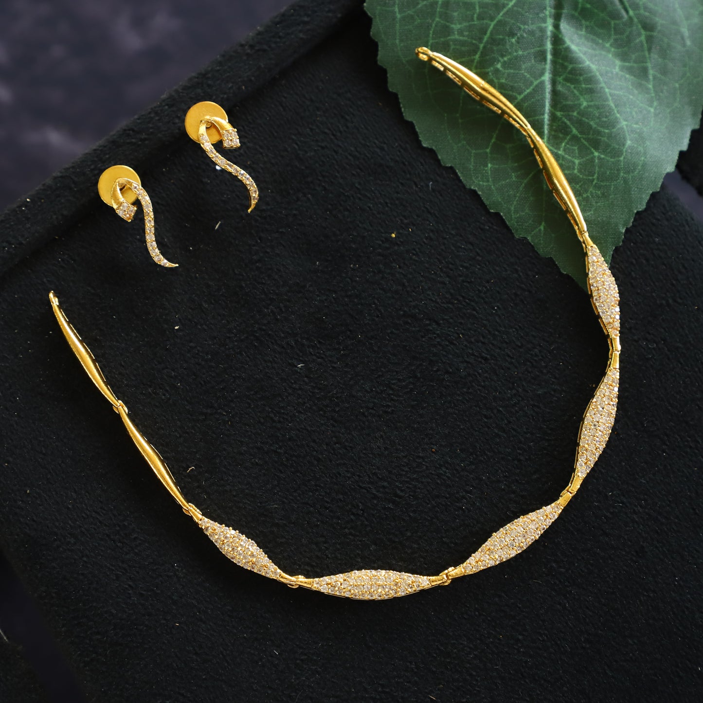 PATRICK NECKPIECE