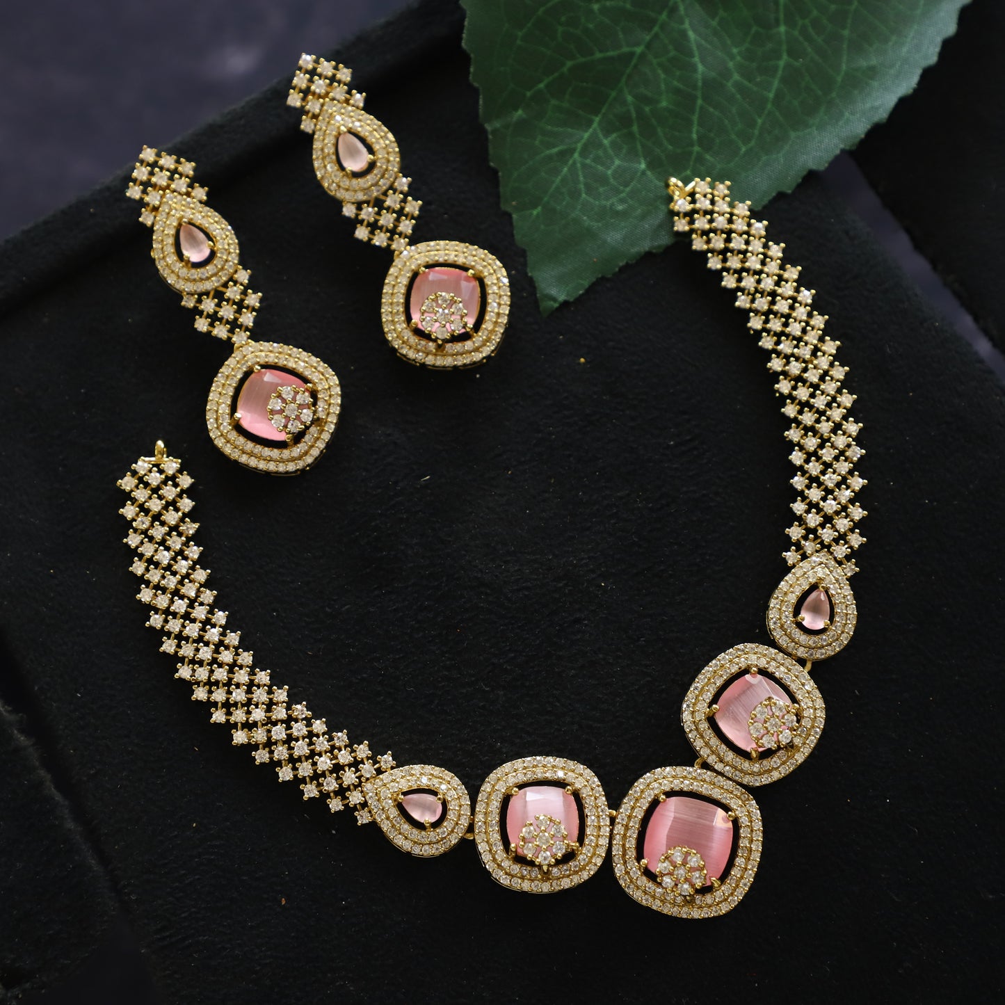 IAN NECKPIECE