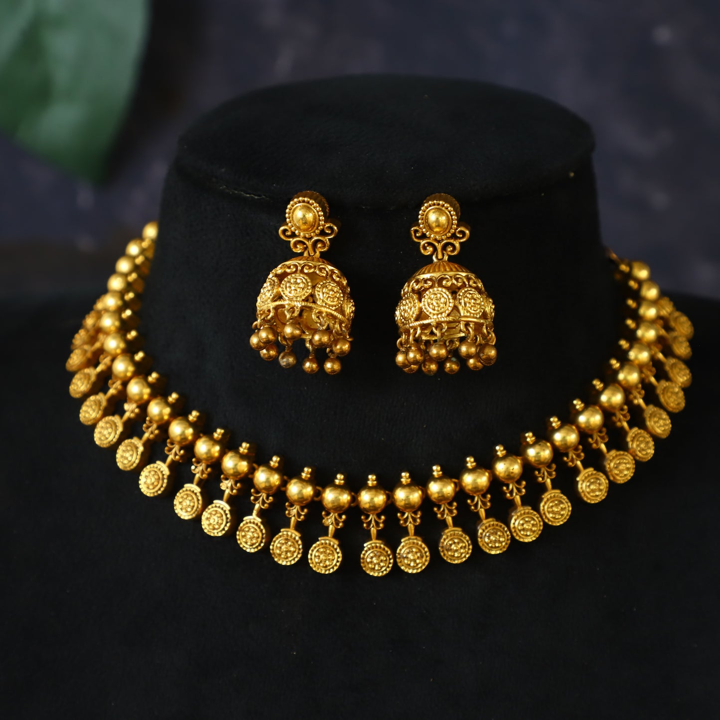 FLORAL GOLDEN NECKPIECE