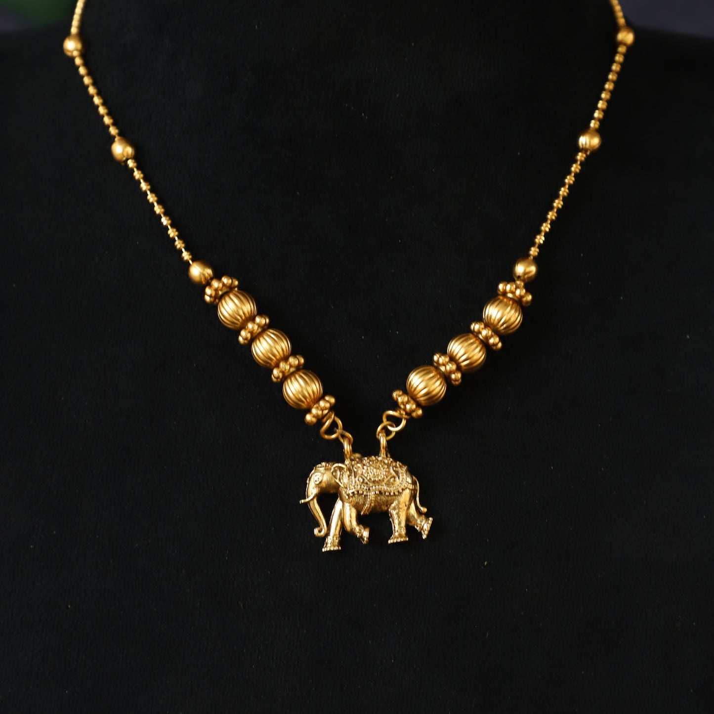 ELEPHANT DESIGN NECKPIECE