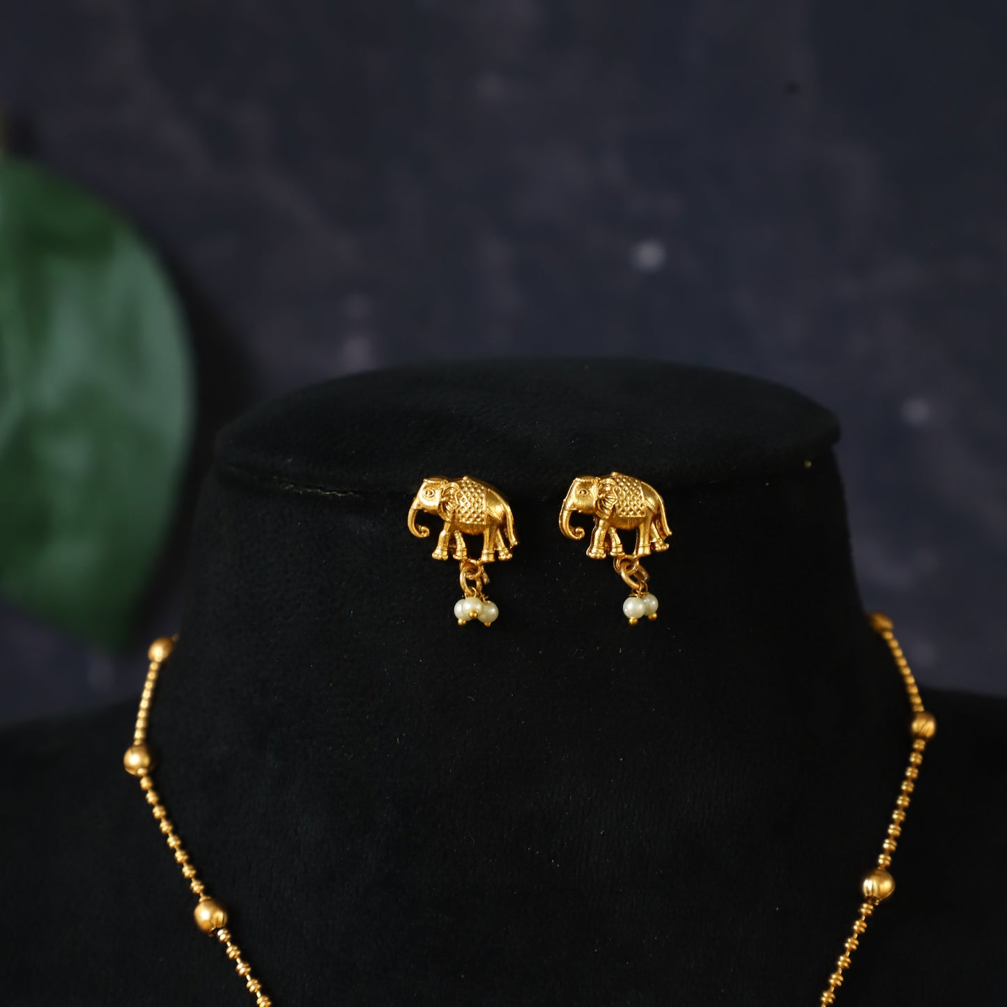 ELEPHANT DESIGN NECKPIECE