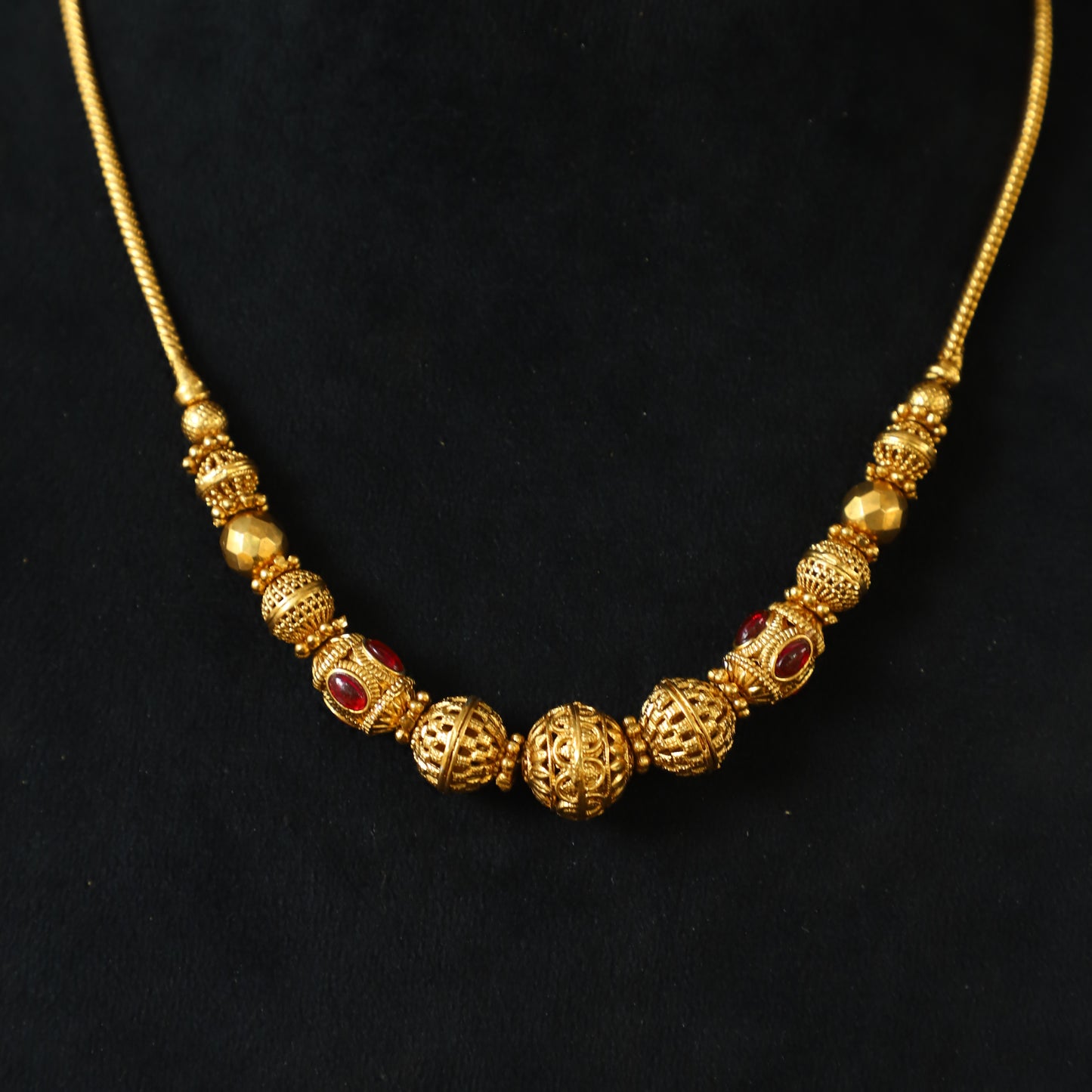 ANGUS NECKPIECE