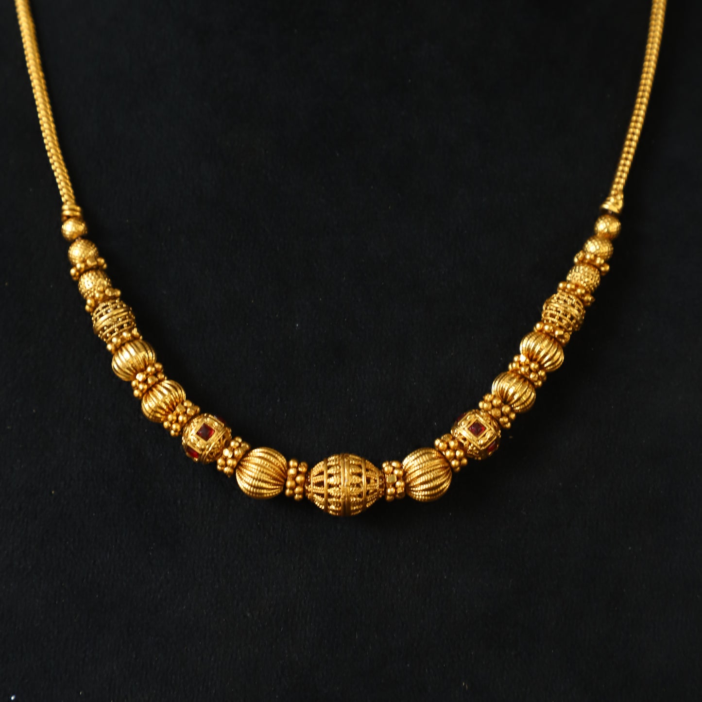 ROGER NECKPIECE