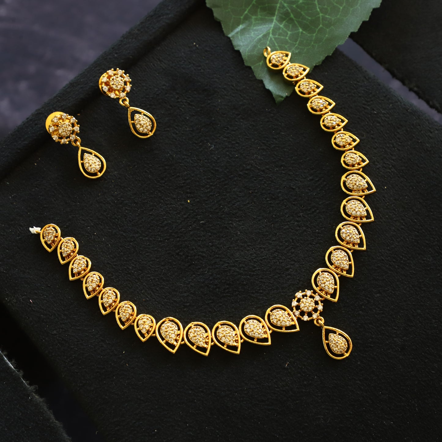 DROP NECKPIECE