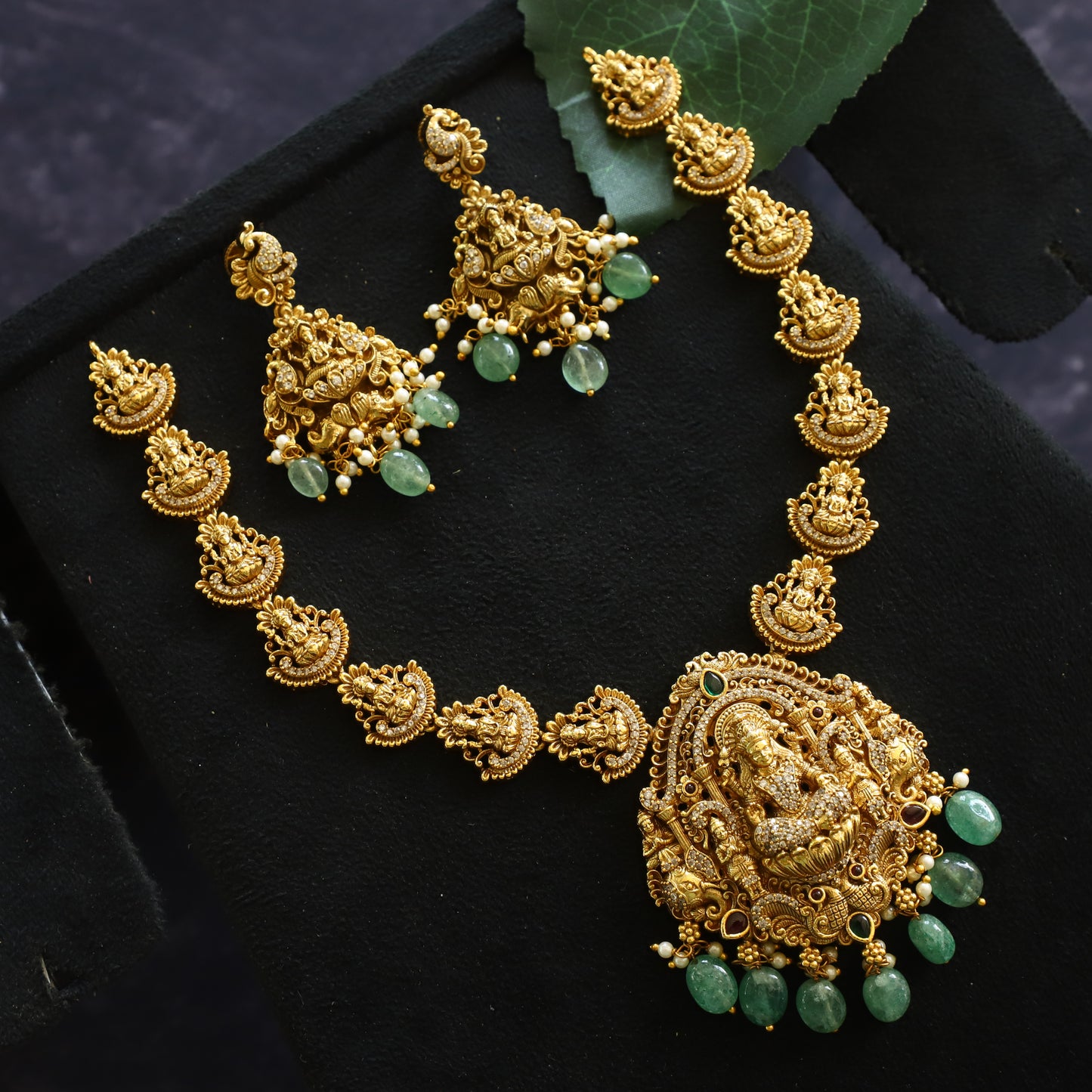 LEWIS NECKPIECE