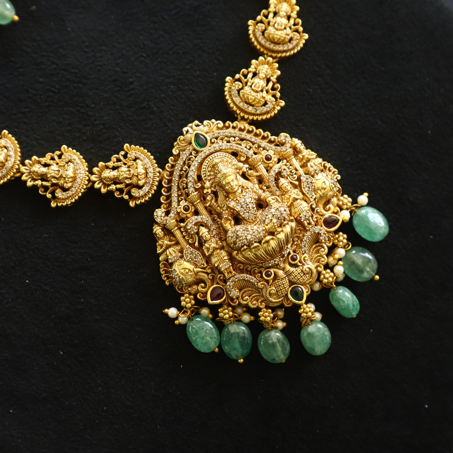 LEWIS NECKPIECE
