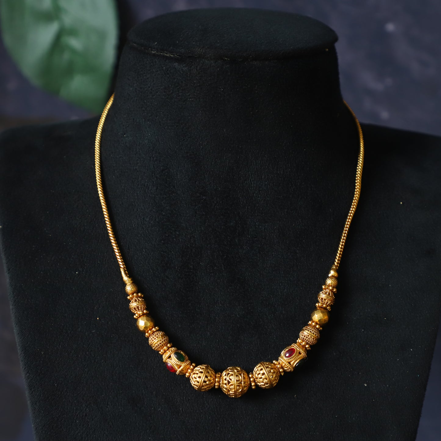 ANGUS NECKPIECE