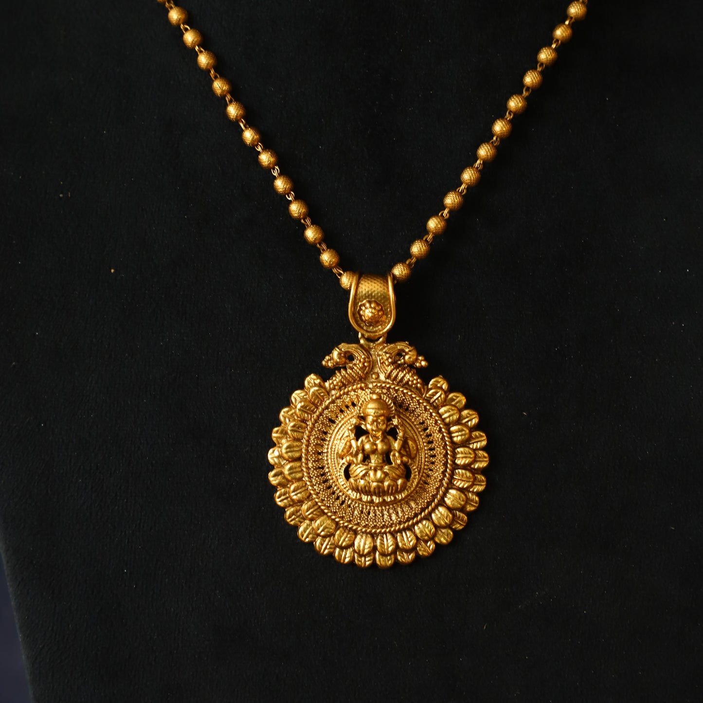 NOAH NECKPIECE