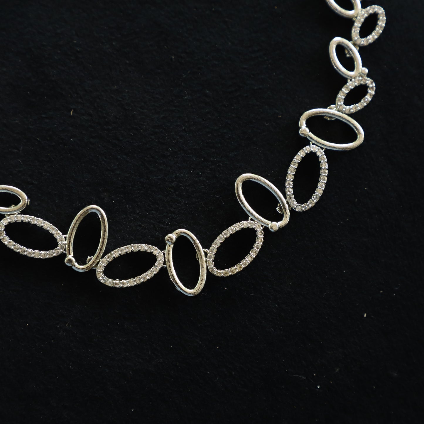 FANCY OVEL NECKPIECE