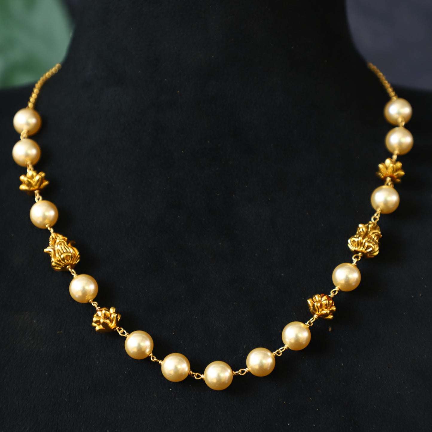 LOTUS PEARL CHAIN