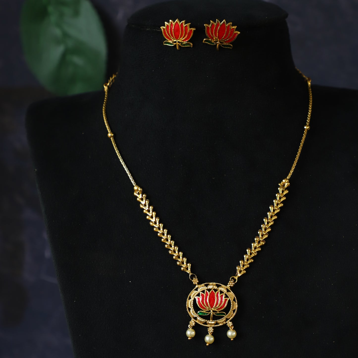 LOTUS NECKPIECE