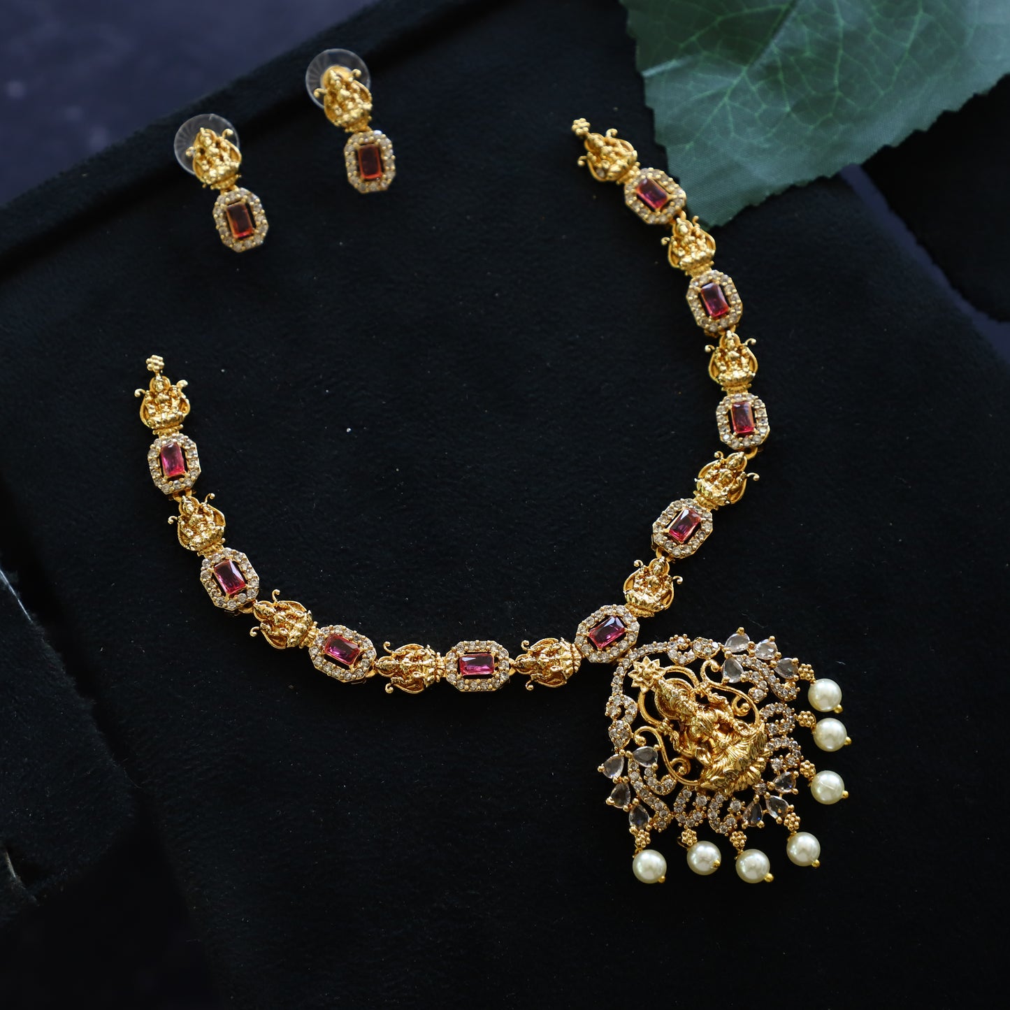 LAXI NECKPIECE