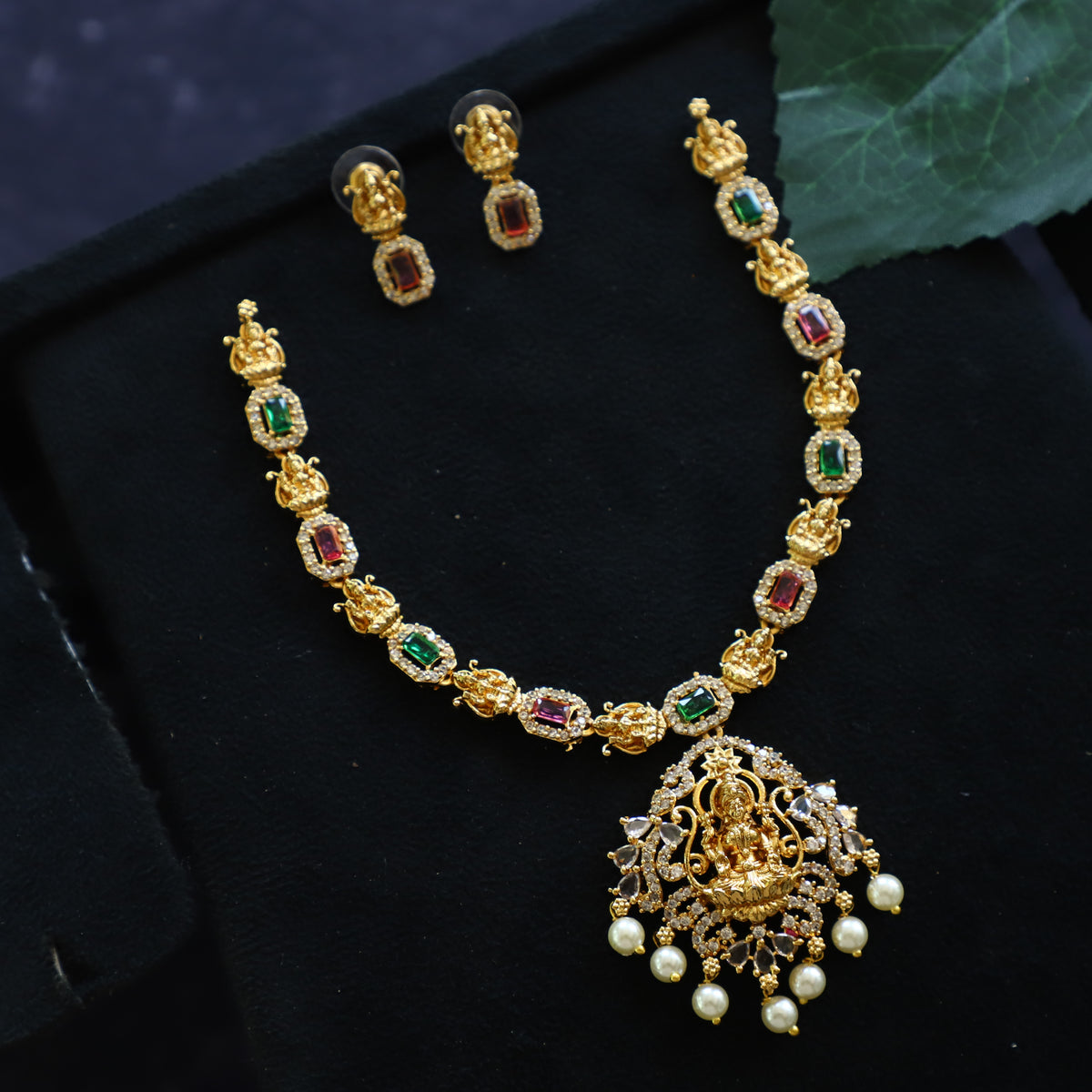 LAXI NECKPIECE