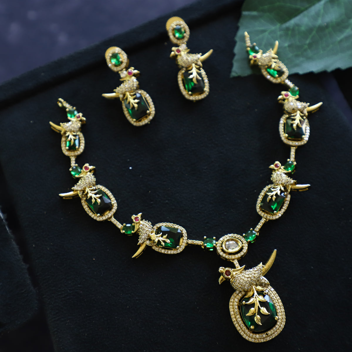 CORY NECKPIECE