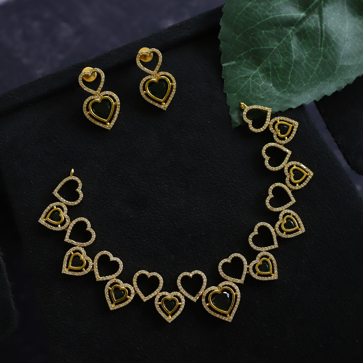 LEAH NECKPIECE
