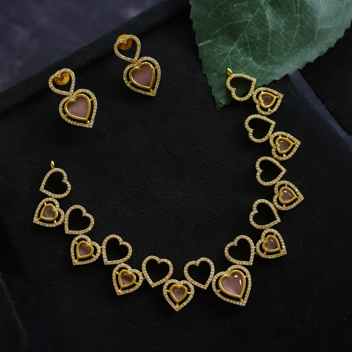 LEAH NECKPIECE