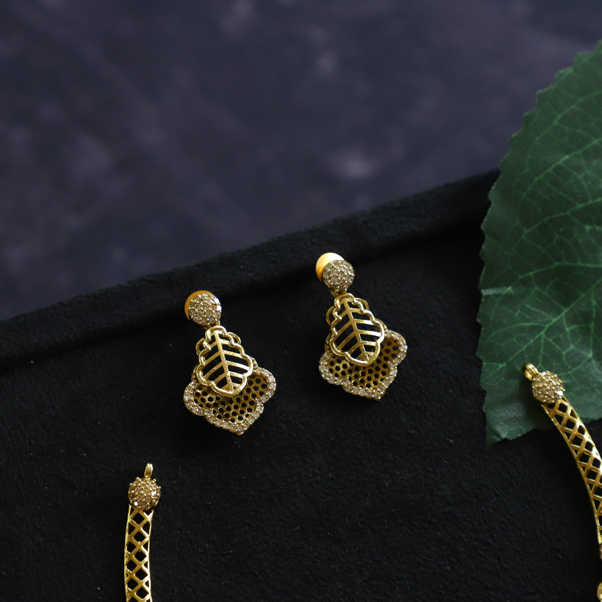 ZOE NECKPIECE