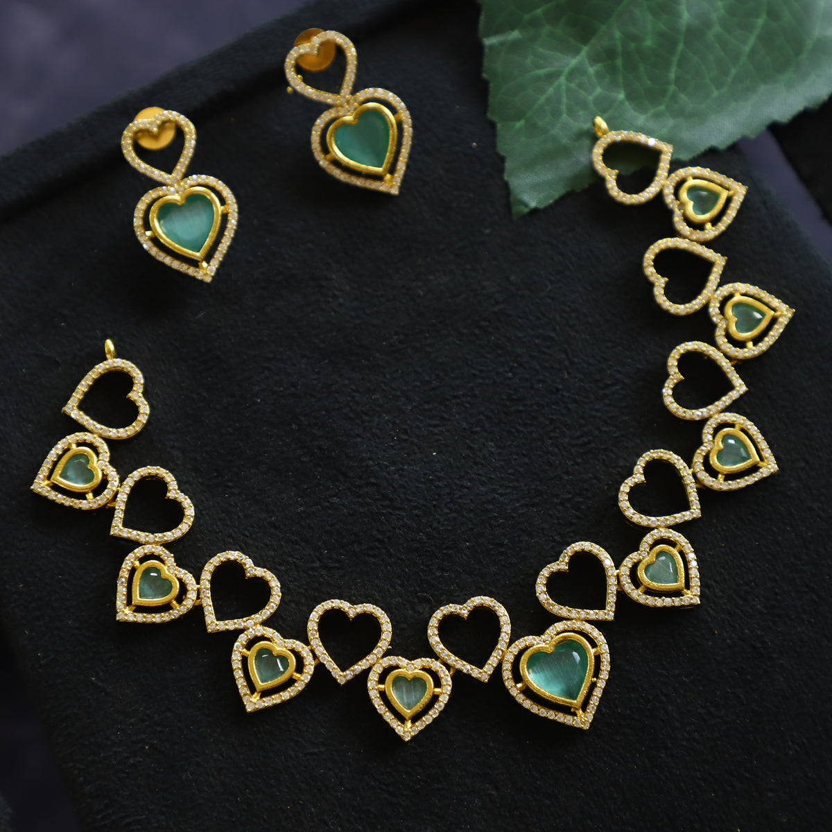LEAH NECKPIECE