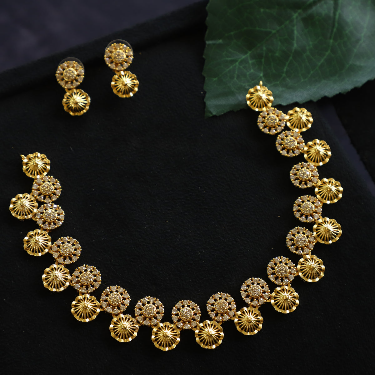 MAYA NECKPIECE