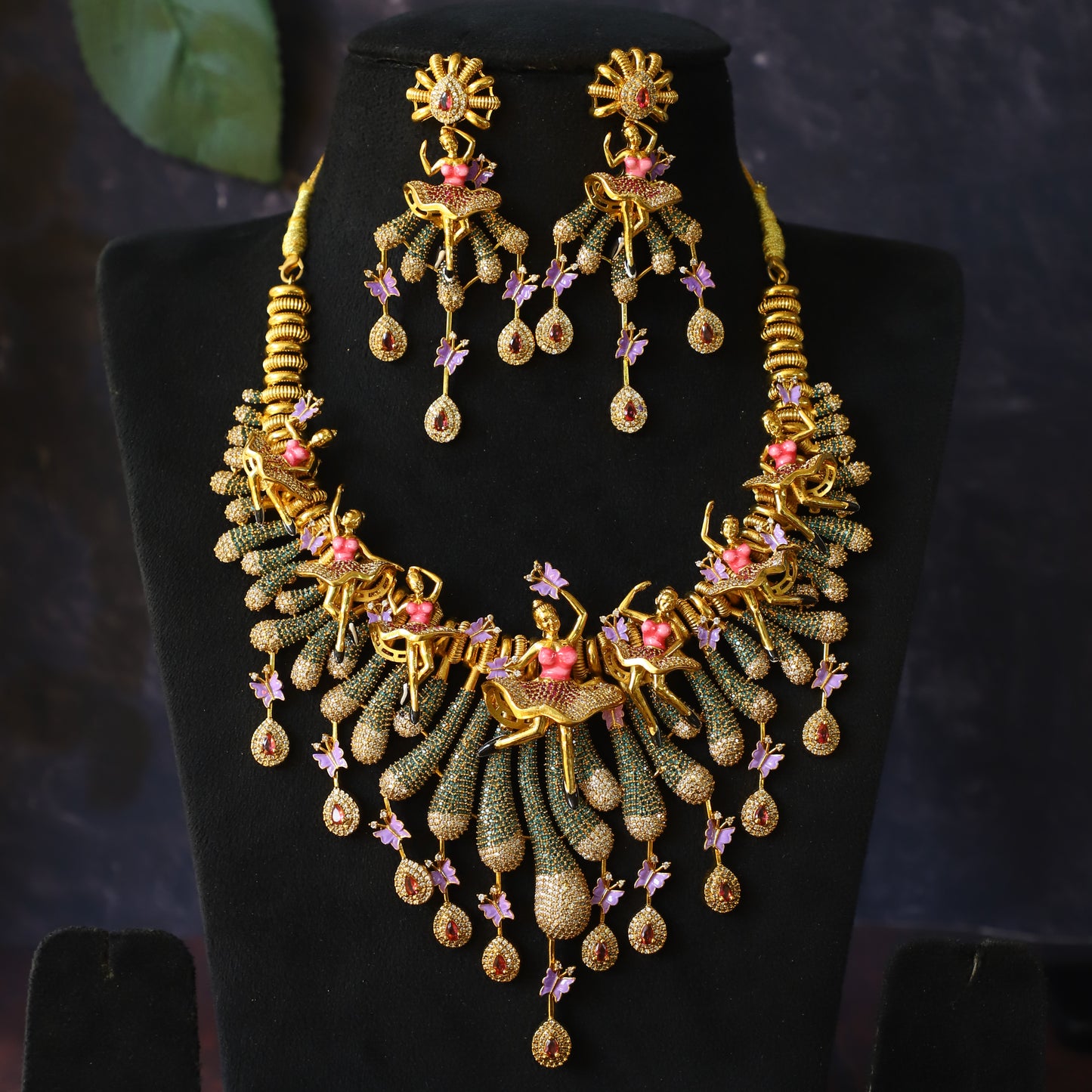 SOREN NECKPIECE