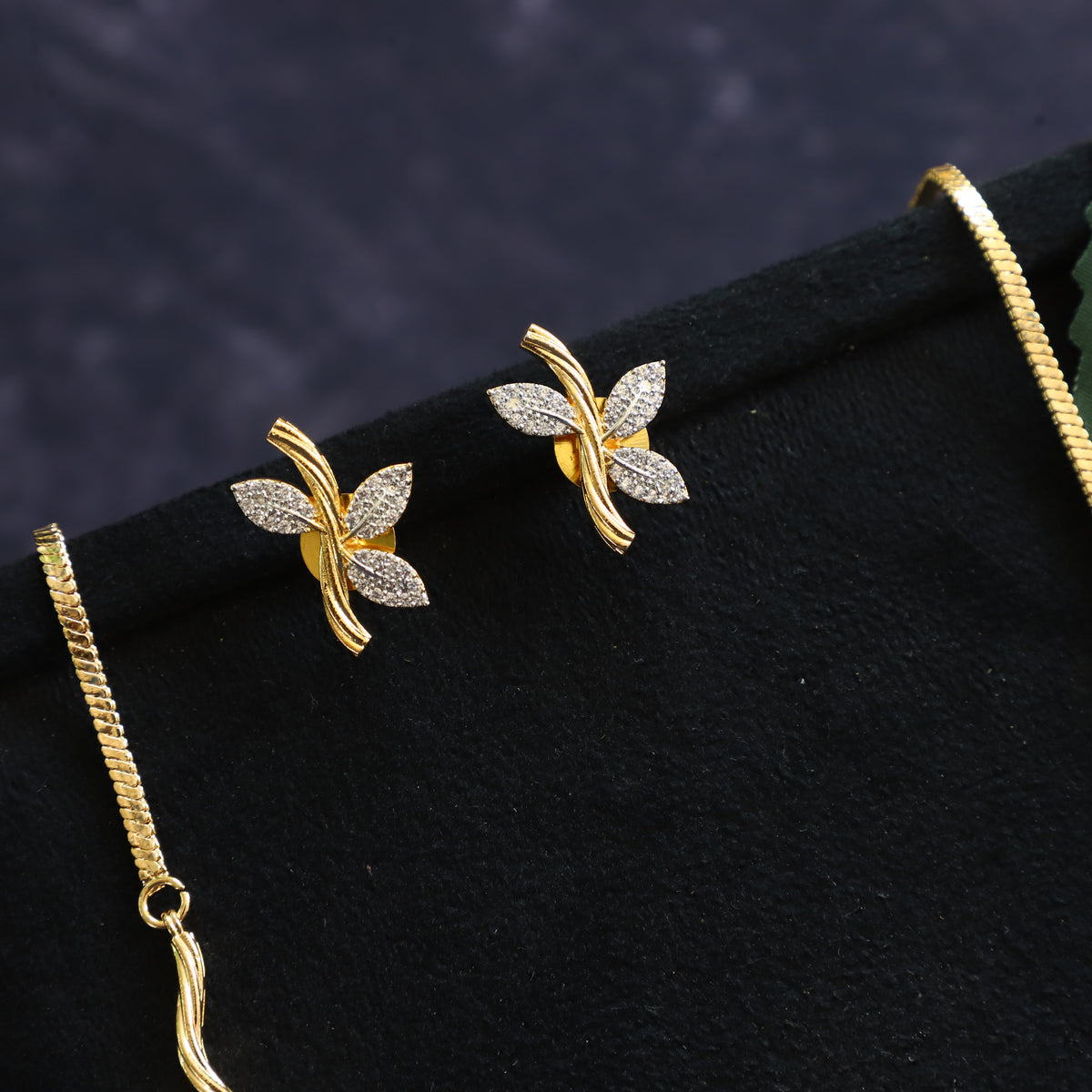 ARTHUR NECKPIECE