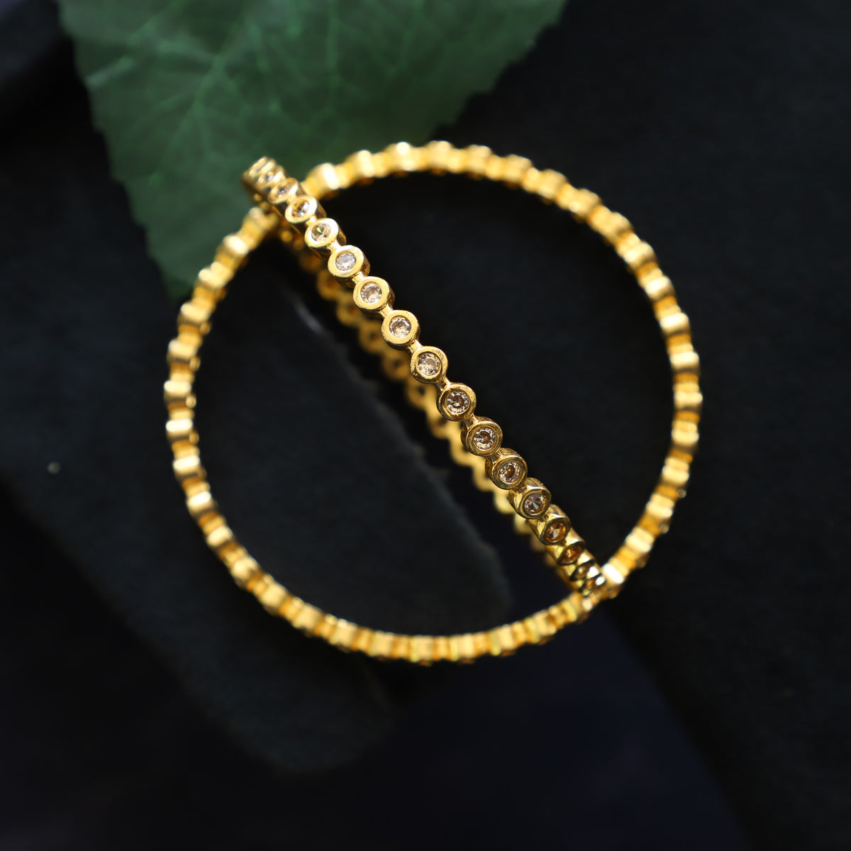 WHITE STONE BANGLE