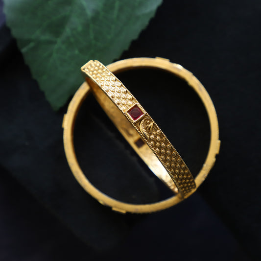 UNIQUED BANGLES