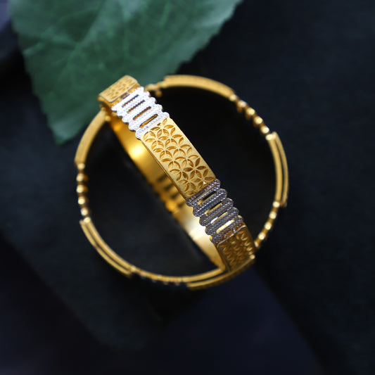 UNIQUE DESIGN BANGLE