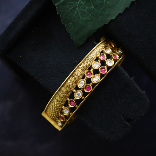 APPEALING BANGLE