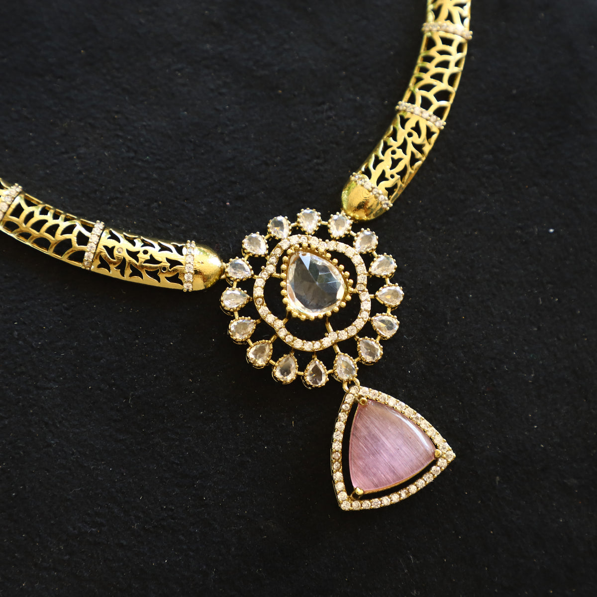 MANJU WARRIER NECKLACE