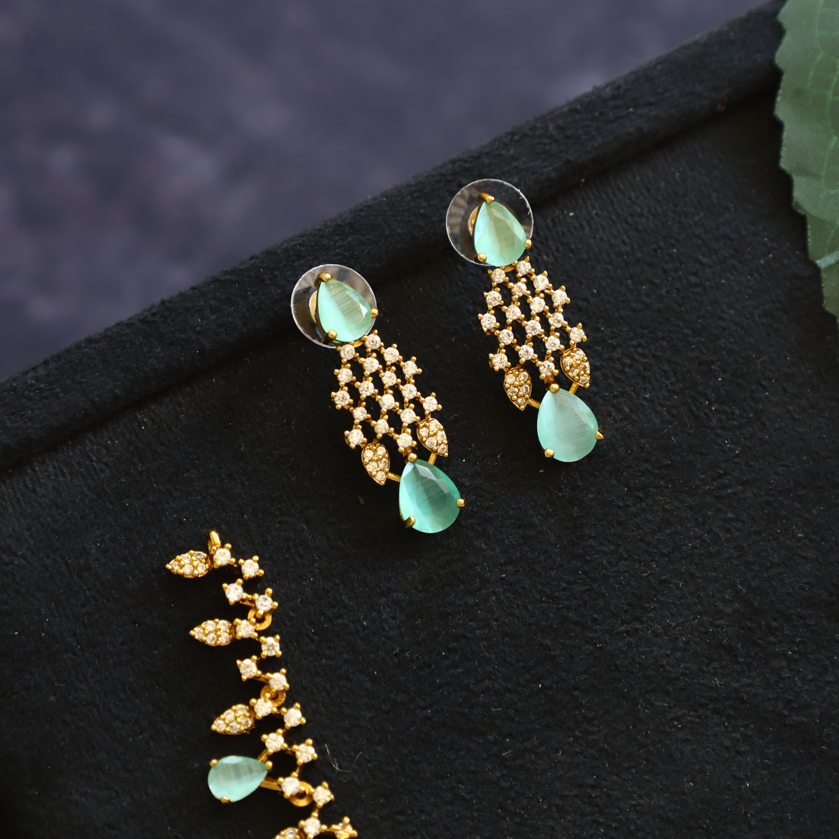 GORGEOUS NECKPIECE