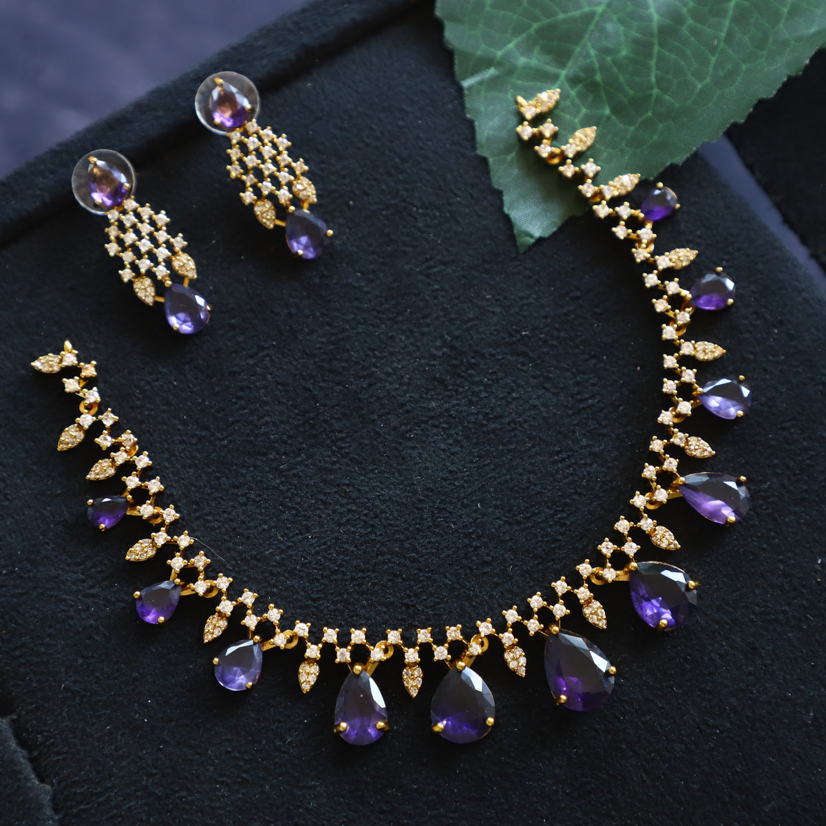GORGEOUS NECKPIECE
