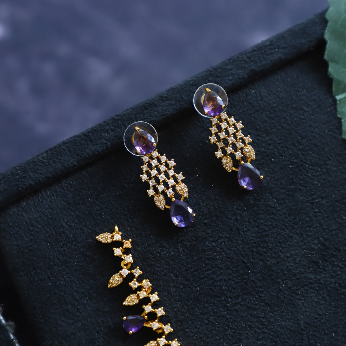 GORGEOUS NECKPIECE