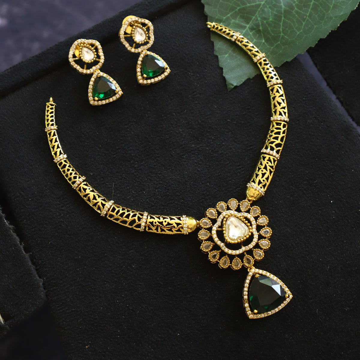 MANJU WARRIER NECKLACE